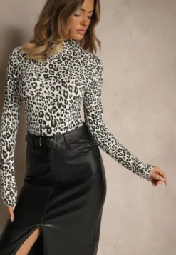 Czarno-Biała Bawełniana Bluzka Typu Longsleeve z Golfem w Panterkę Falarine
