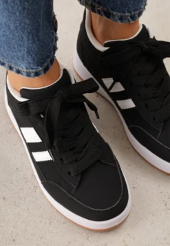 Czarno-Białe Sneakersy Basic z Paskami na Boku Adila