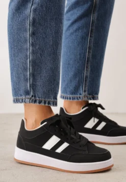 Czarno-Białe Sneakersy Basic z Paskami na Boku Adila