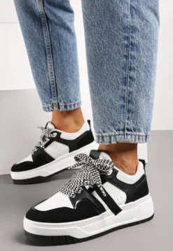 Czarno-Białe Sneakersy na Niskiej Platformie z Zawieszką i Ozdobnymi Sznurówkami Salam