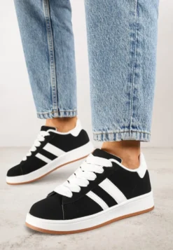 Czarno-Białe Sneakersy na Niskiej Platformie z Naszywkami Flordexia