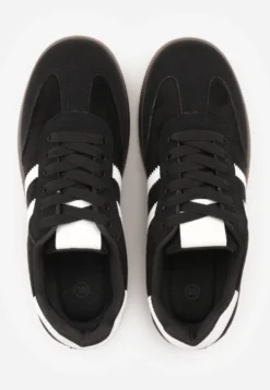 Czarno-Białe Sneakersy na Płaskiej Podeszwie Pemeriana