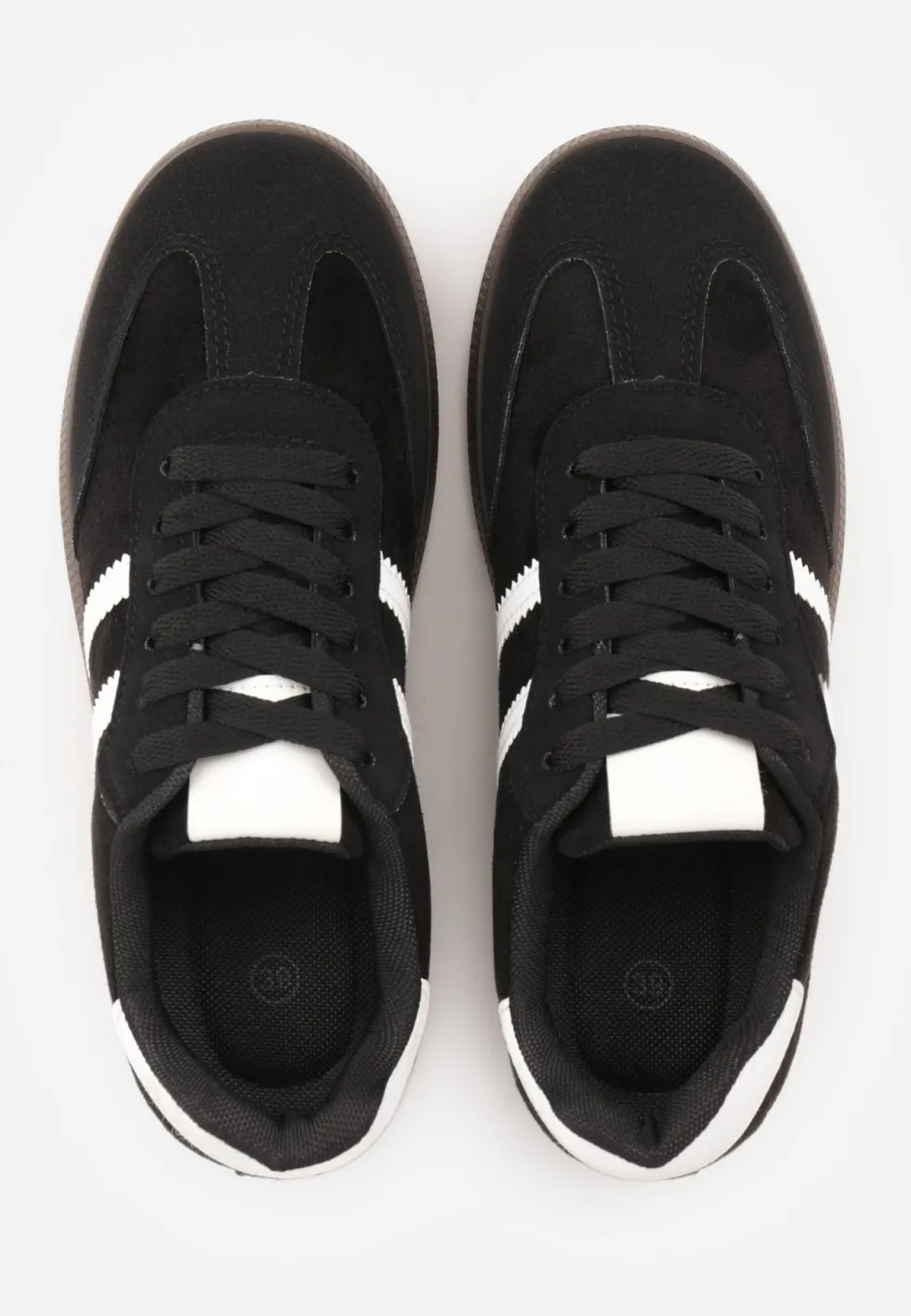 Czarno-Białe Sneakersy na Płaskiej Podeszwie Pemeriana