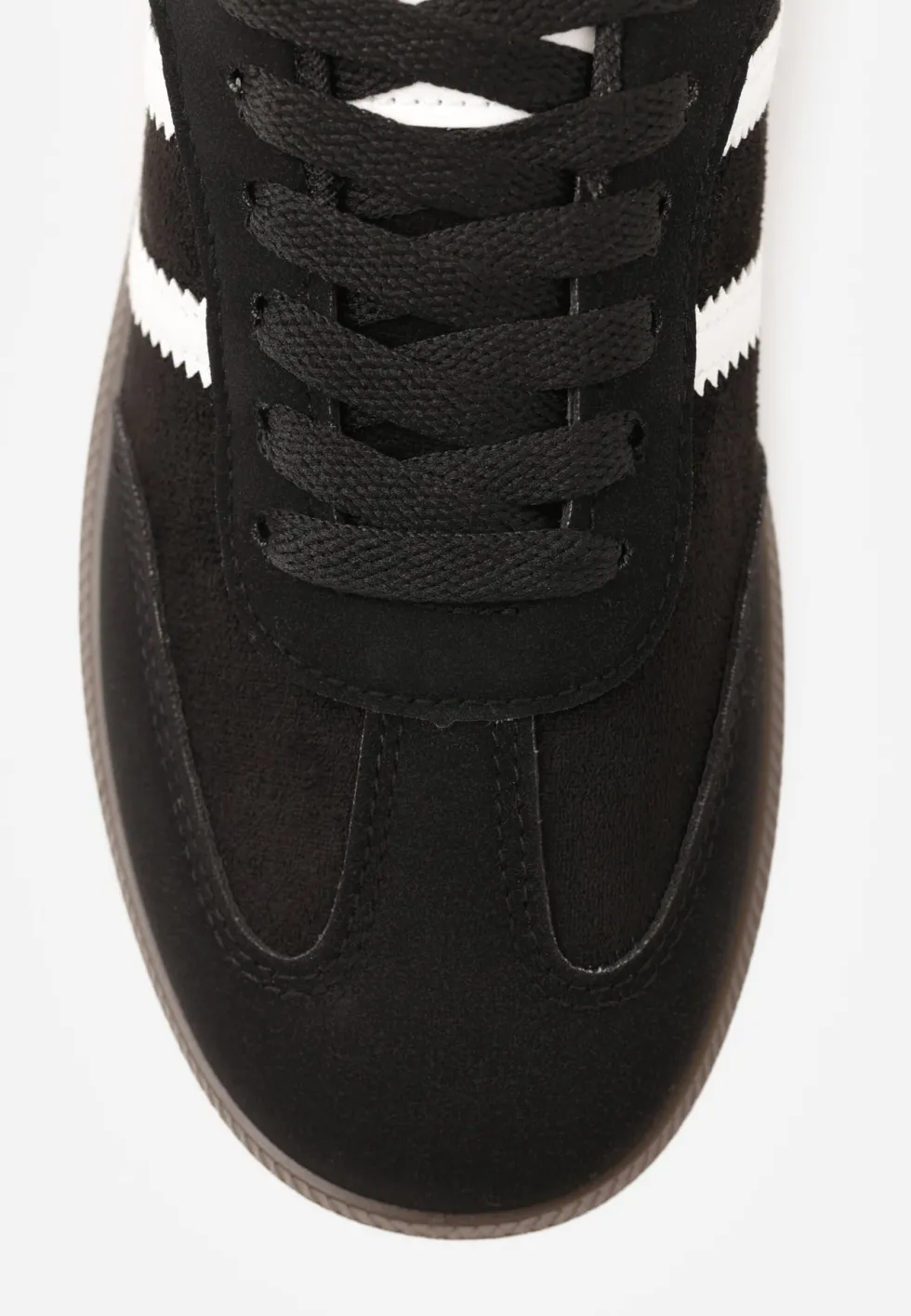 Czarno-Białe Sneakersy na Płaskiej Podeszwie Pemeriana