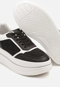 Czarno-Białe Sneakersy na Platformie z Tłoczoną Cholewką Callirae