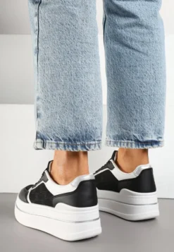 Czarno-Białe Sneakersy na Platformie z Tłoczoną Cholewką Callirae