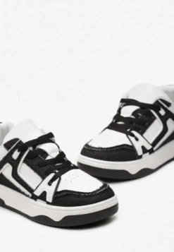 Czarno-Białe Sneakersy Ozdobione Jeansowymi Naszywkami Cliome