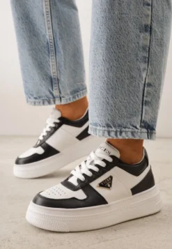Czarno-Białe Sneakersy Vices na Platformie z Perforacją i Geometryczną Aplikacją Vilvesia