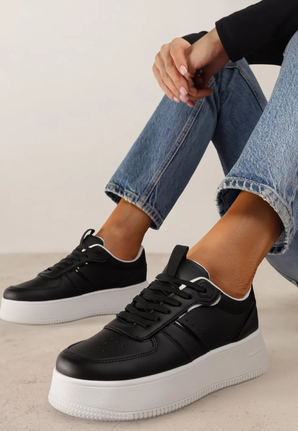Czarno-Białe Sneakersy Vices na Platformie ze Sznurowaniem Lealirra