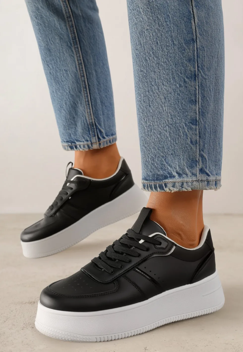 Czarno-Białe Sneakersy Vices na Platformie ze Sznurowaniem Lealirra