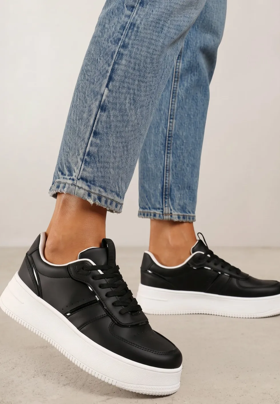 Czarno-Białe Sneakersy Vices na Platformie ze Sznurowaniem Lealirra