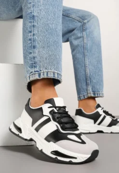 Czarno-Białe Sneakersy w Streetwearowym Stylu z Ozdobnymi Przeszyciami Isallena