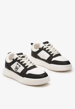 Czarno-Białe Sneakersy z Drobną Perforacją i Małym Nadrukiem Fredomia