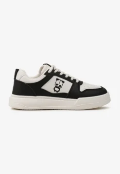 Czarno-Białe Sneakersy z Drobną Perforacją i Małym Nadrukiem Fredomia