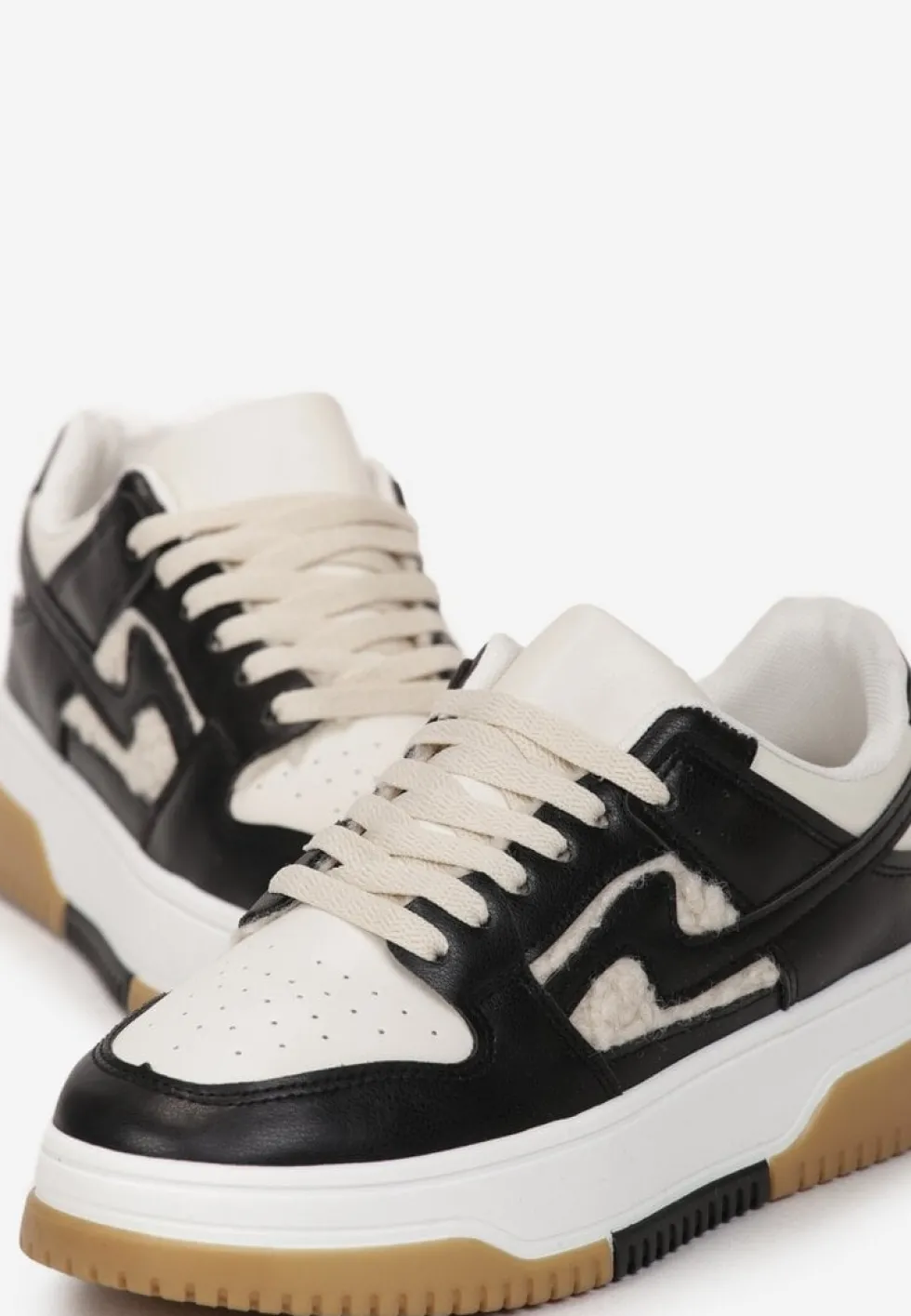 Czarno-Białe Sneakersy z Imitacji Skóry ze Wstawkami z Futerka Vaelisa