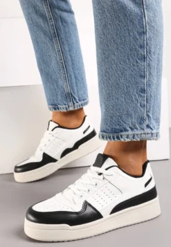 Czarno-Białe Sznurowane Sneakersy na Grubej Podeszwie z Ozdobnymi Łatkami Anaviria