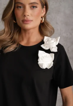 Czarno-Biały Bawełniany T-shirt o Klasycznym Kroju z Kwiatowymi Aplikacjami 3D Morgane