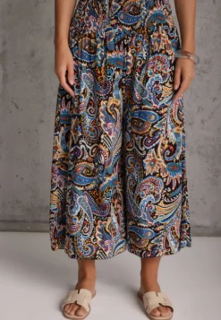 Czarno-Granatowe Spodnie Culottes z Bawełnianej Tkaniny Ozdobione Wzorem Paisley Gwinamas