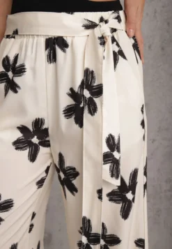 Czarno-Kremowe Szerokie Spodnie High Waist z Kwiatowym Printem i Wiązanym Paskiem Oramare