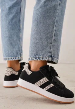 Czarno-Panterkowe Sneakersy na Niskiej Platformie z Naszywkami Flordexia