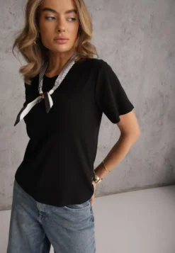 Czarny Bawełniany T-shirt Hillswor Ozdobiony Apaszką