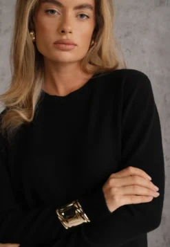 Czarny Casualowy Sweter o Klasycznym Fasonie z Okrągłym Dekoltem Pilare