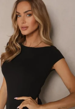 Czarny Dopasowany T-shirt z Bawełny z Dekoltem o Kształcie Łódki Gallenia