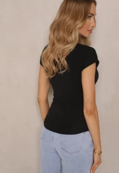 Czarny Dopasowany T-shirt z Ozdobnymi Guziczkami i Wycięciem przy Dekolcie Benolla