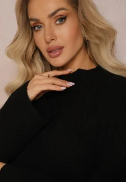 Czarny Dzianinowy Golf z Rozszerzanymi Rękawami z Rozcięciem Vucta