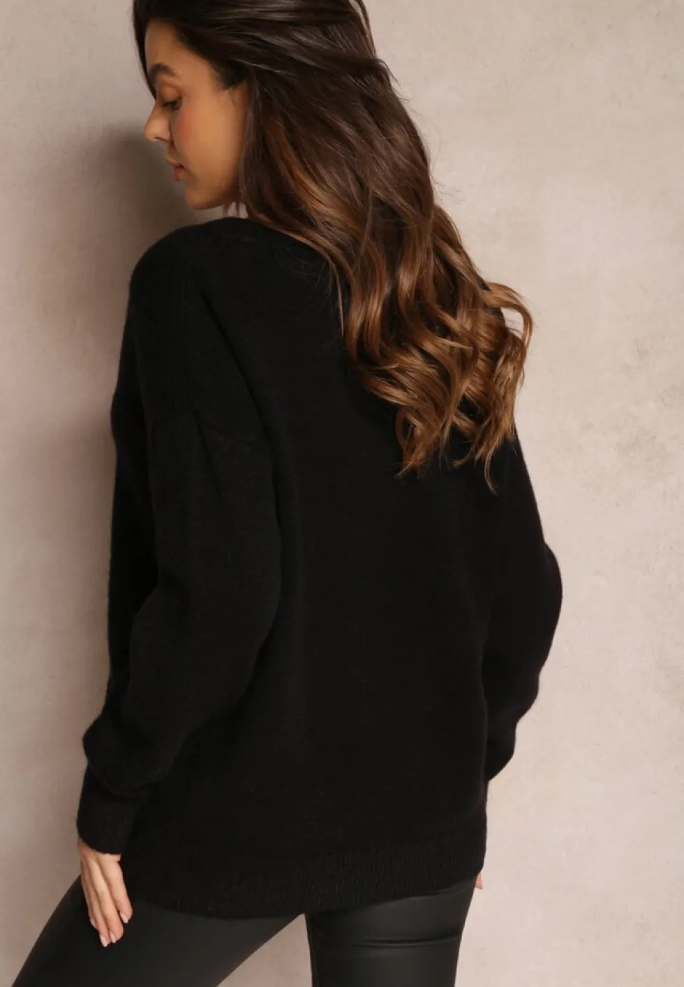 Czarny Gładki Sweter z Bawełną o Kroju Oversize Conime