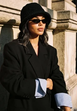 Czarny Kapelusz Bucket Hat z Tkaniny Boucle Bejnia