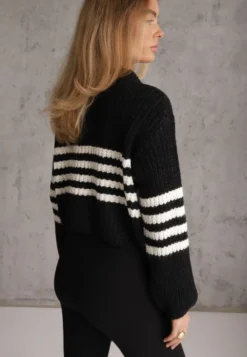 Czarny Kardigan z Wełną w Paski w Stylu Eleganckim Pallem