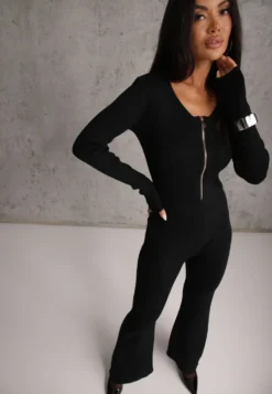 Czarny Kombinezon Bodycon z Prążkowanej Wiskozy ze Spodniami Typu Dzwony i Suwakiem Lavirna