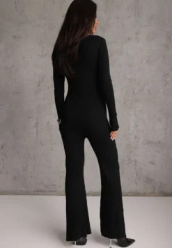 Czarny Kombinezon Bodycon z Prążkowanej Wiskozy ze Spodniami Typu Dzwony i Suwakiem Lavirna