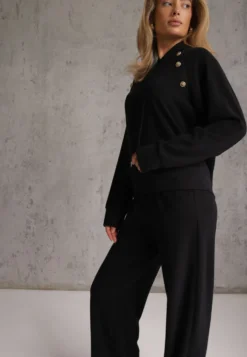 Czarny Komplet Dresowy Spodnie Wide Leg i Bluza z Kapturem i Aplikacjami Nailena