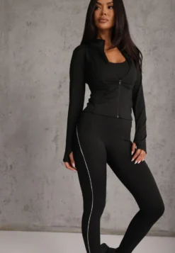 Czarny Komplet Fitnessowy z Ozdobnymi Przeszyciami Stanik Bluza Cropped i Legginsy Ruybal