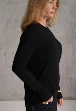 Czarny Minimalistyczny Sweter z Bawełną Bellama