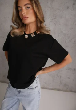 Czarny Oversizowy T-shirt z Bawełny Zdobiony Kwadratowymi Aplikacjami Evesilea
