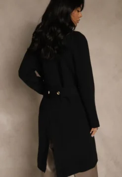 Czarny Płaszcz Dwurzędowy o Długim Kroju w Eleganckim Stylu Saratusa