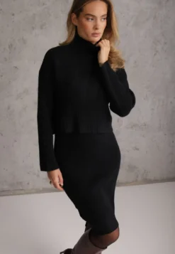 Czarny Prążkowany Komplet z Dzianiny z Wełną i Bawełną Golf i Sukienka Bodycon Mirrela