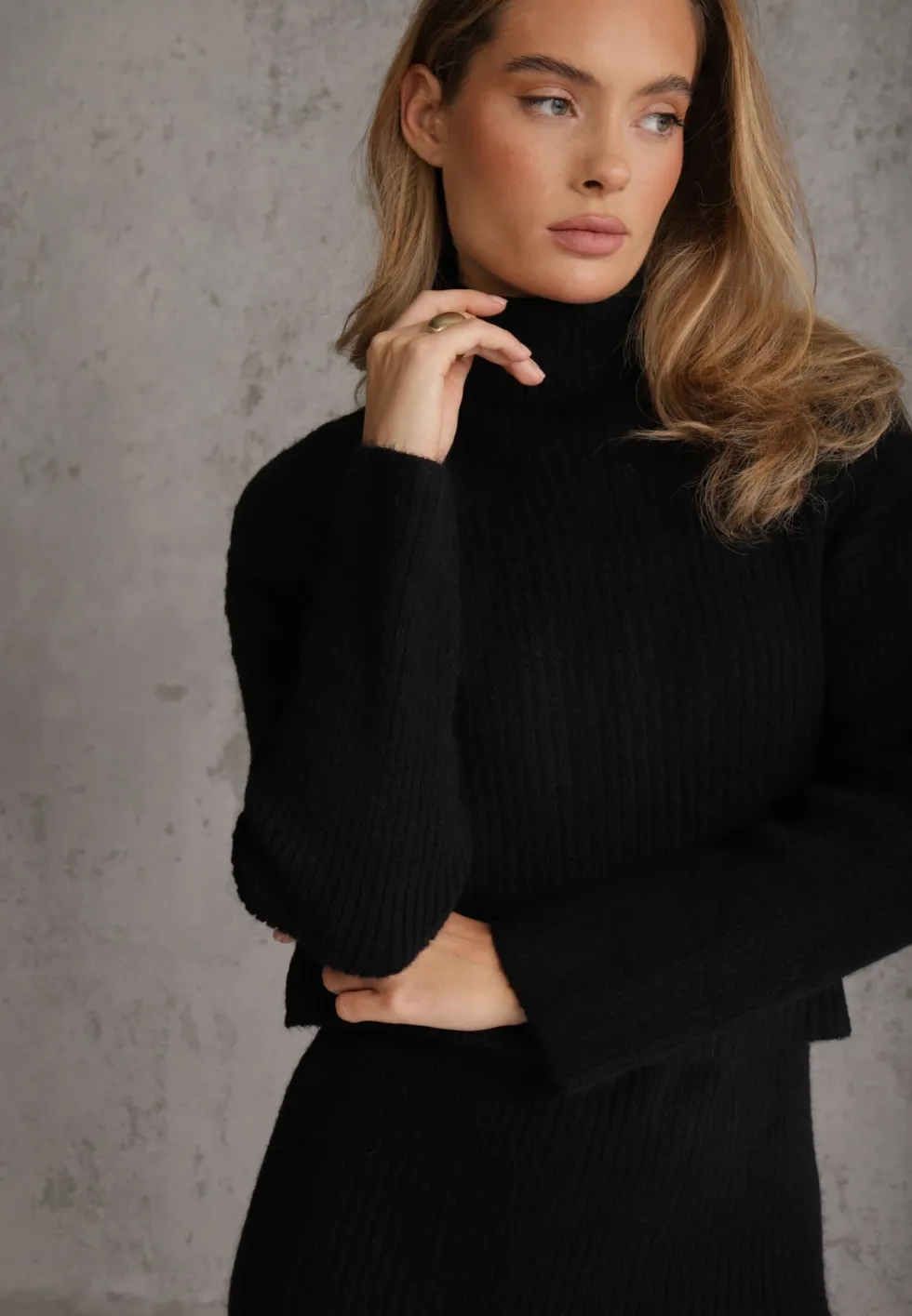 Czarny Prążkowany Komplet z Dzianiny z Wełną i Bawełną Golf i Sukienka Bodycon Mirrela