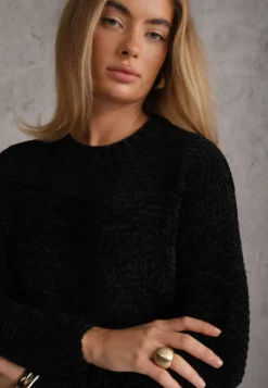 Czarny Sweter Basic Oversize z Szenilowej Dzianiny z Wełną Mirietha