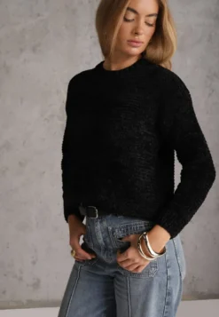 Czarny Sweter Basic Oversize z Szenilowej Dzianiny z Wełną Mirietha