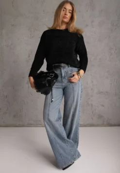 Czarny Sweter Basic Oversize z Szenilowej Dzianiny z Wełną Mirietha
