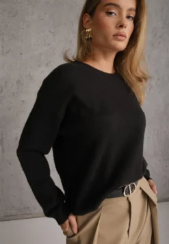 Czarny Sweter Oversize z Bawełną i Wełną Typu Basic Oseani