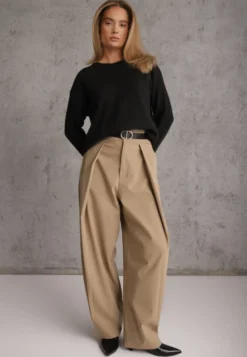 Czarny Sweter Oversize z Bawełną i Wełną Typu Basic Oseani