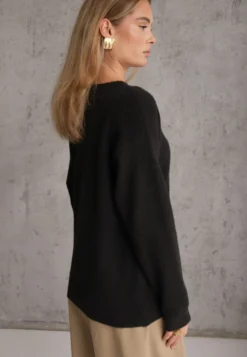 Czarny Sweter Oversize z Bawełną i Wełną Typu Basic Oseani