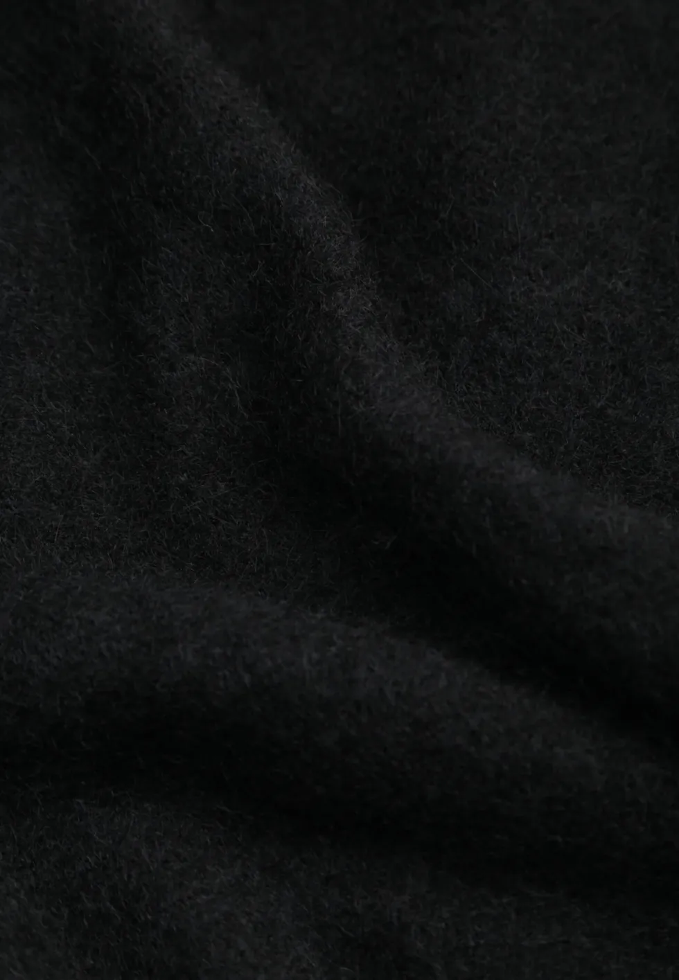Czarny Sweter Oversize z Wełną Szerokimi Rękawami i Długim Włosiem Veniorre