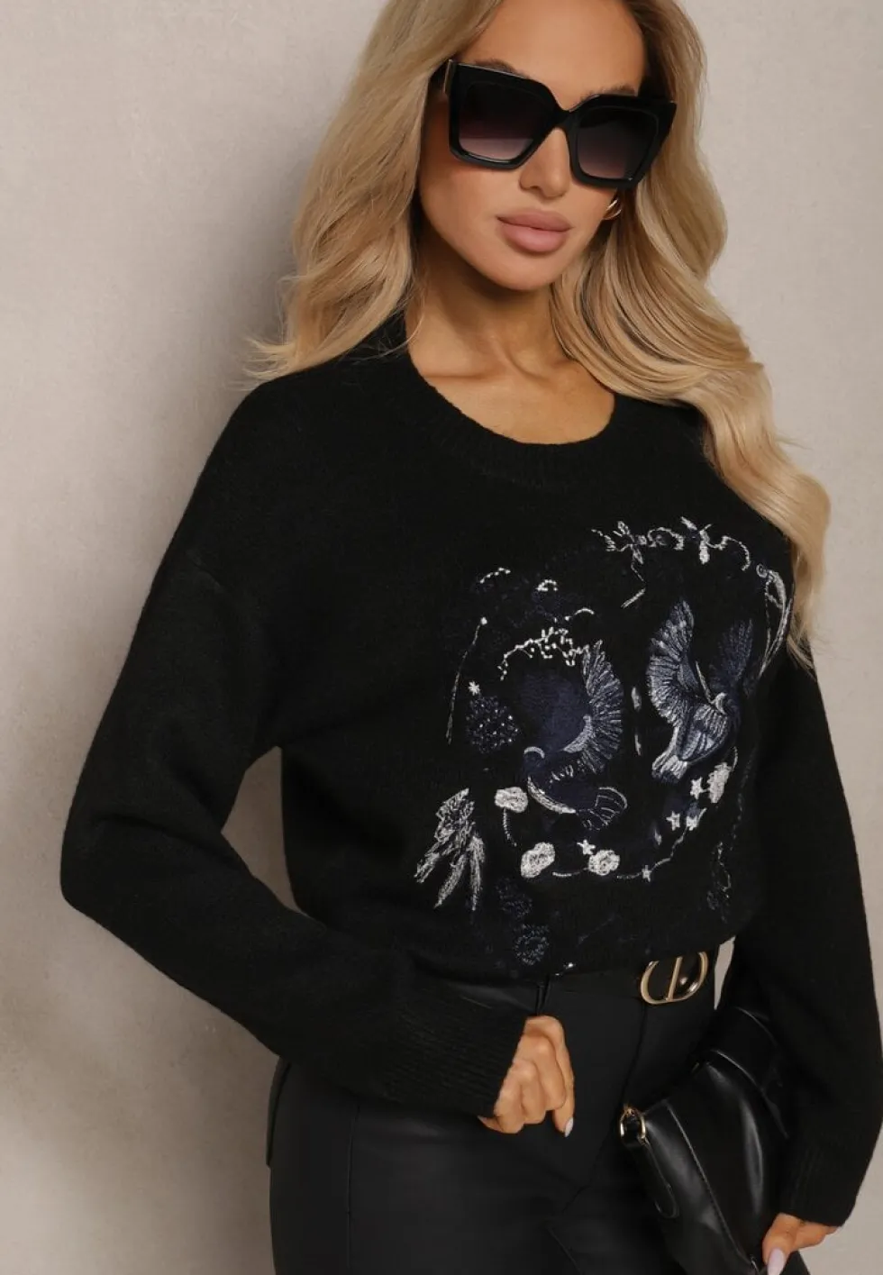 Czarny Sweter Ozdobiony Haftowanym Wzorem w Ptaki Inarielle