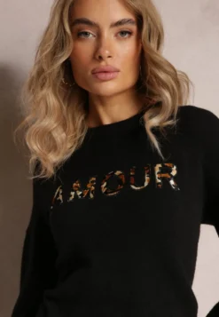 Czarny Sweter z Naszywkami z Napisem Amour Mavilla